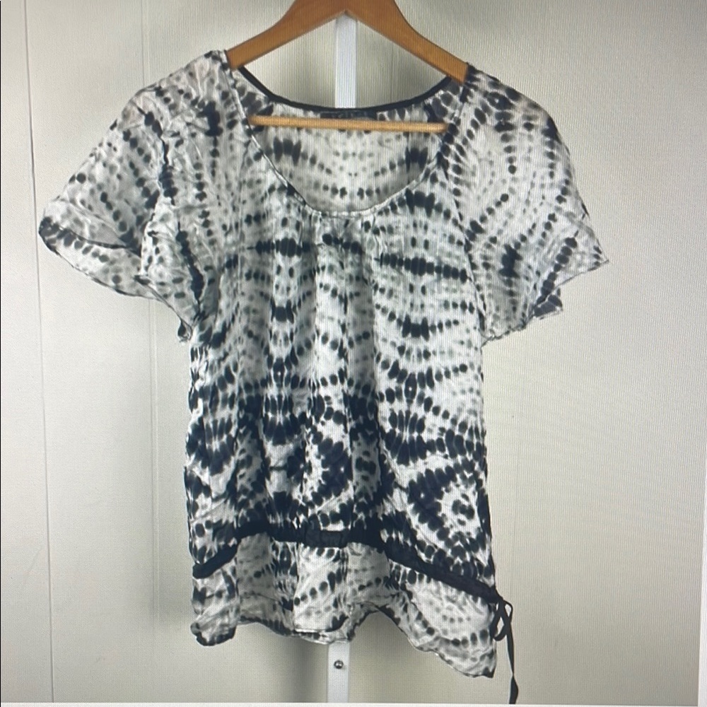Stylish Black and White Women's Top